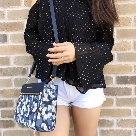 Gaby’sBags👜💕- Michael Kors Crossbody Navy Floral - Picture 4 of 8